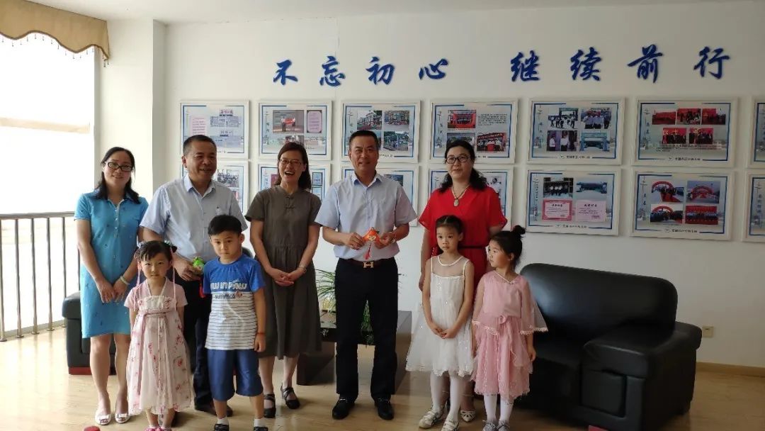 · 祝正興幼兒園的小朋友們節(jié)日快樂！