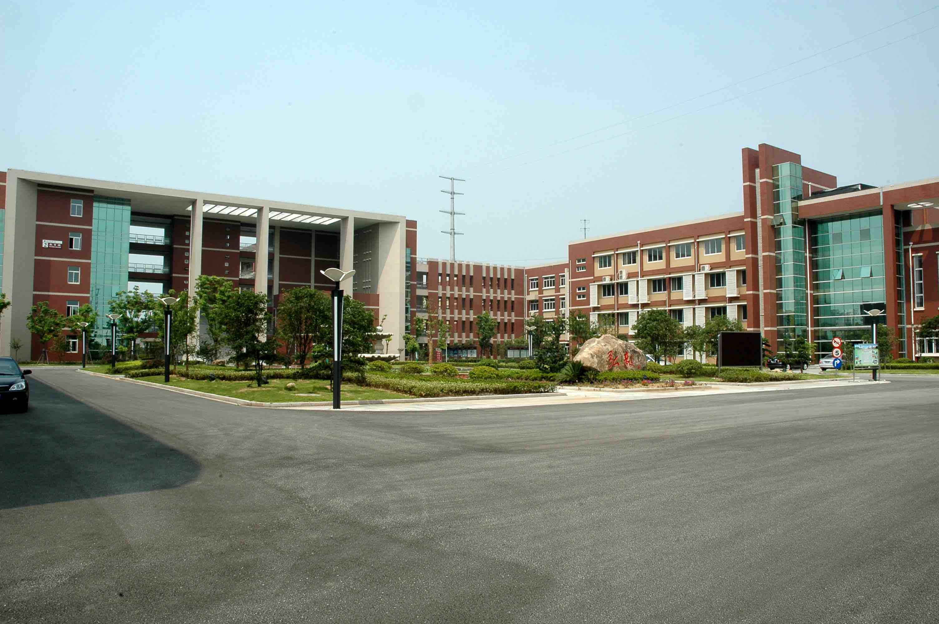 東北塘中學(xué)（錫山區(qū)體校）